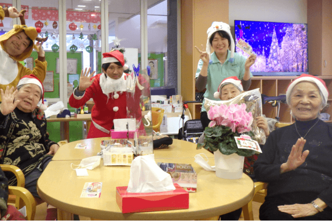 ご利用者様が園芸をしている様子